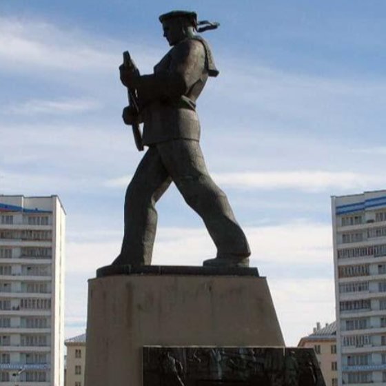 Памятник «Героям североморцам − защитникам Советского Заполярья».