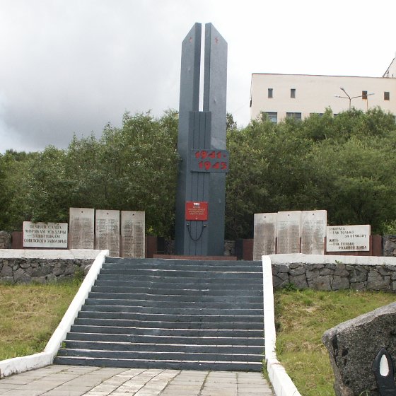 Памятник «Морякам надводных кораблей»