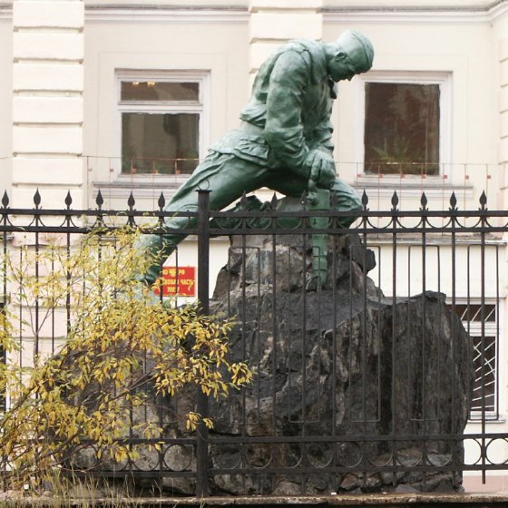 Памятник строителям Северного флота